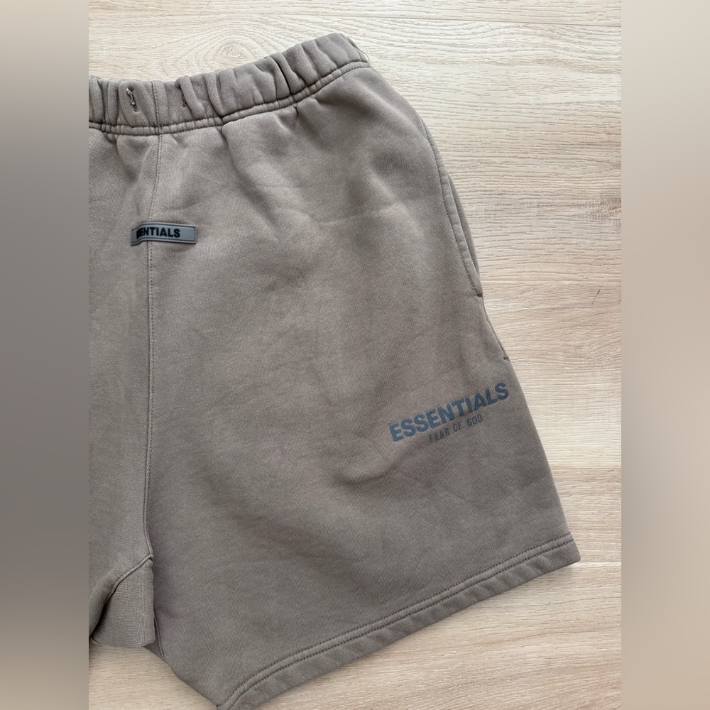 Fear of God Essentials Sweat Shorts - Picture 4 of 11
